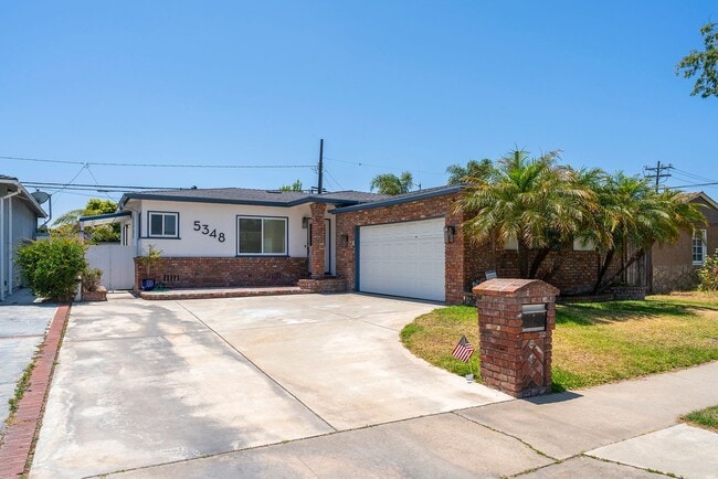 Primary Photo - Beautiful Hawthorne Rental In Hollyglen!