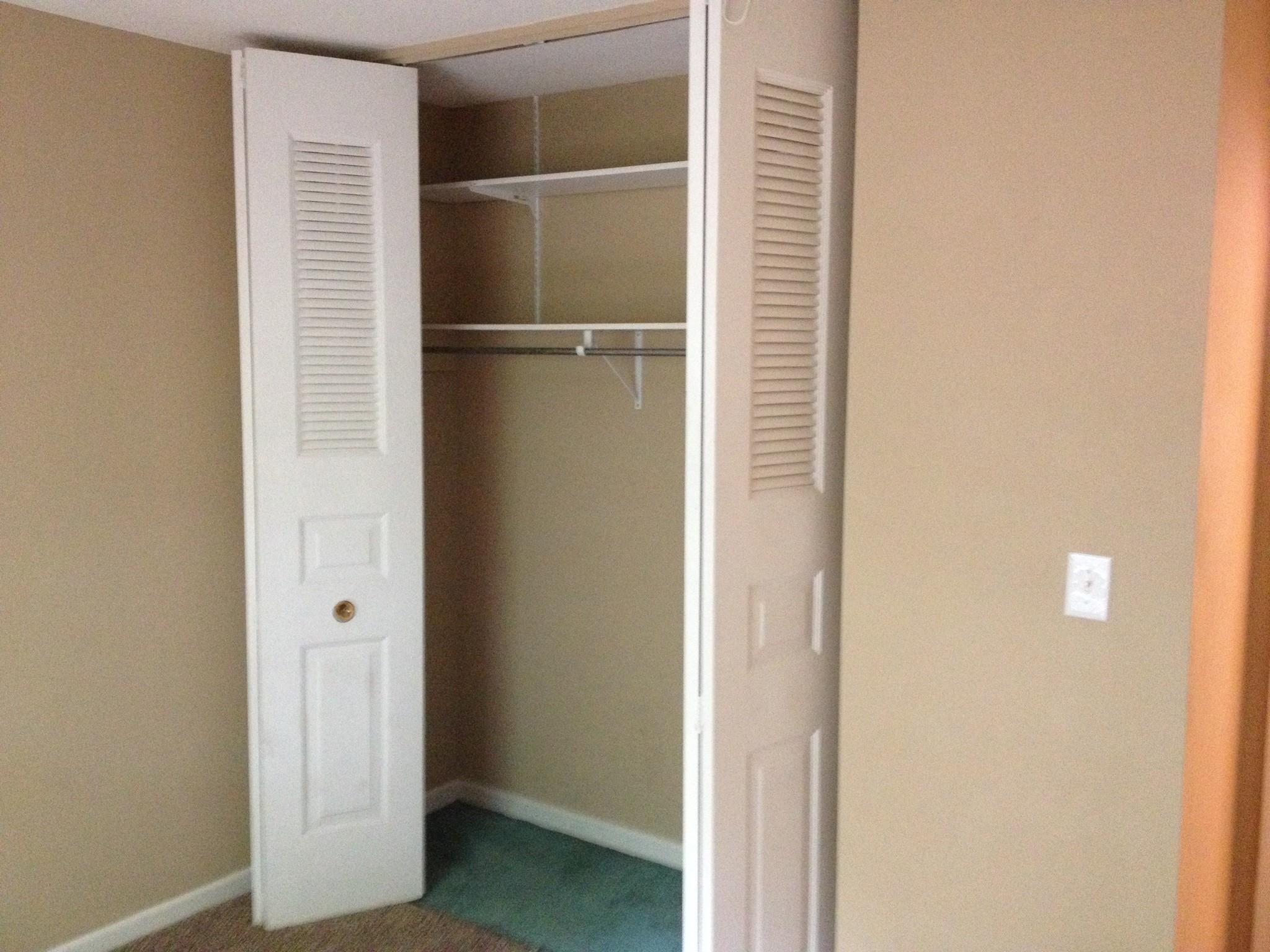 Bedroom - 2527 Hydraulic Rd