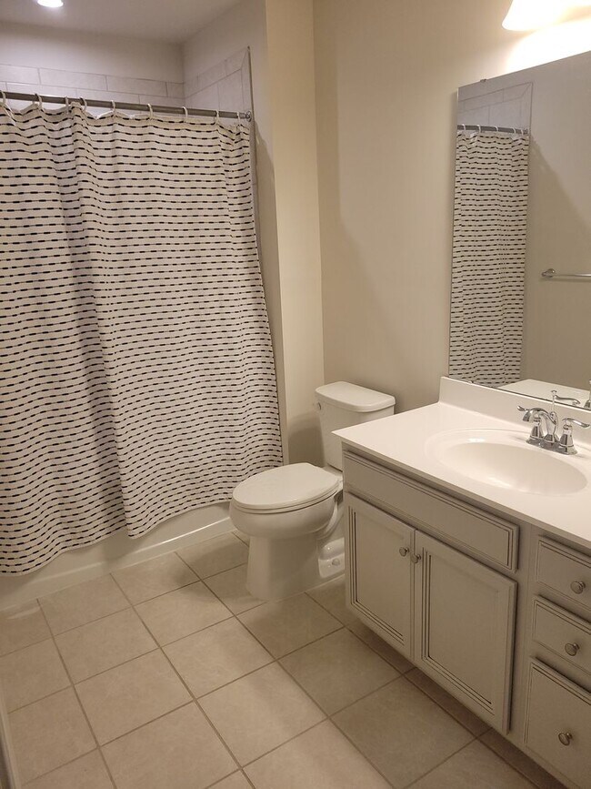 Building Photo - Lovely townhome in Stonehouse
