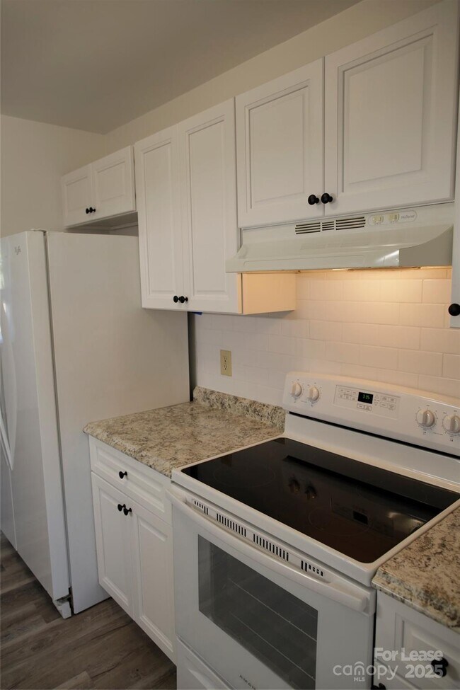 Building Photo - 12300 Rock Canyon Dr