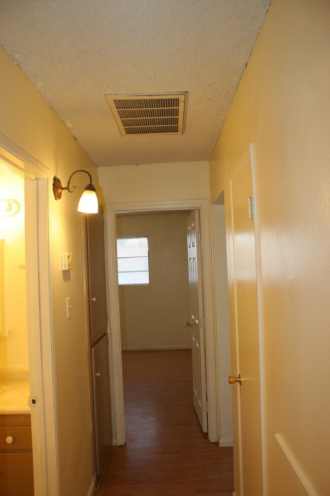 Building Photo - 700 Knotts St