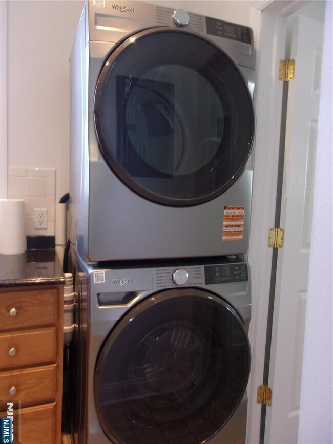 Building Photo - 1 Hawthorne Ave