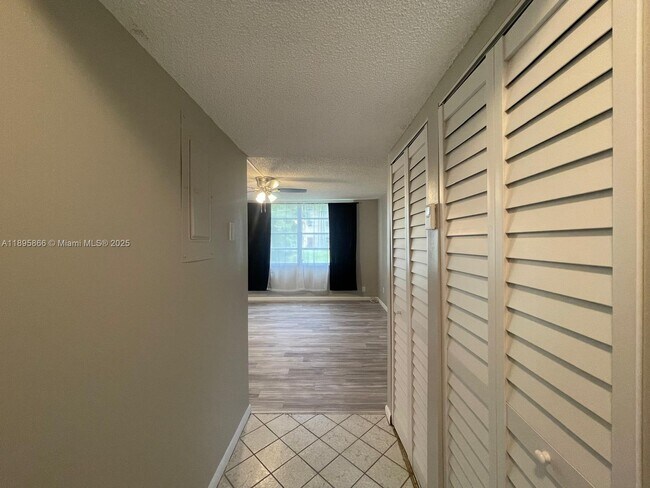 Building Photo - 7875 Margate Blvd