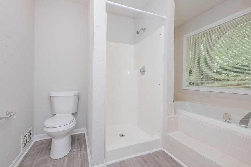 Building Photo - 202 Northbridge Dr