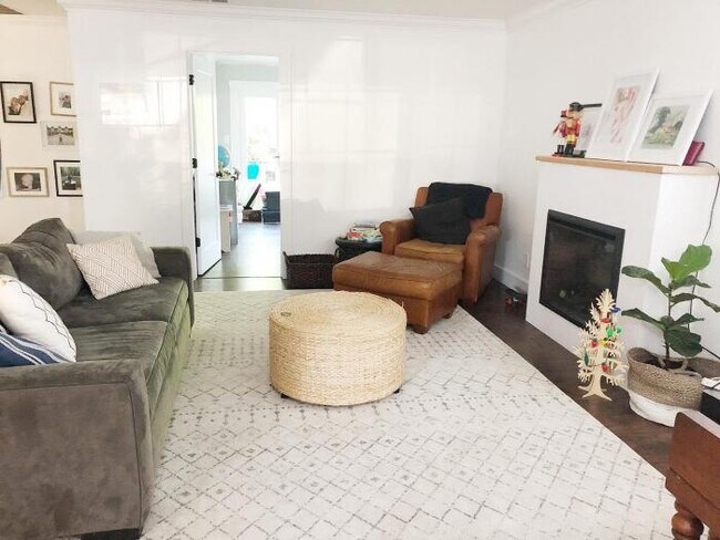 Building Photo - 4 bedroom in East Palo Alto CA 94303