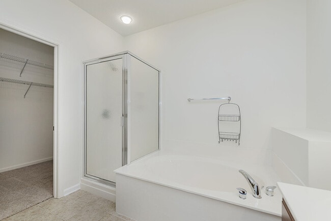 Building Photo - Beautiful brick townhome in Fishers’ Hannover