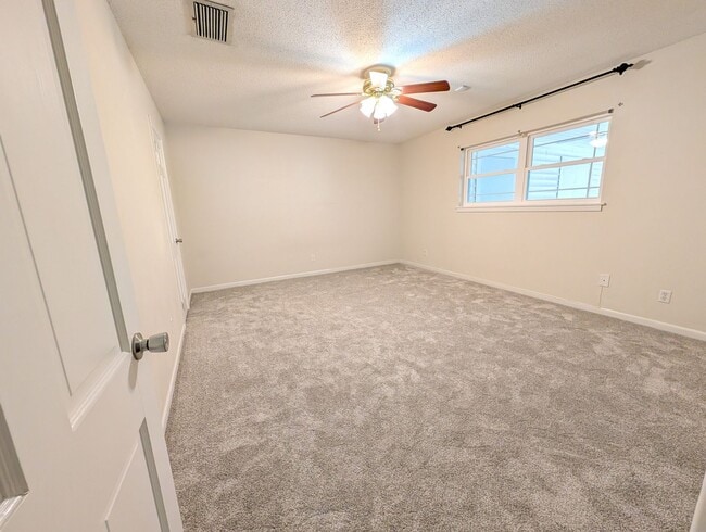 Building Photo - Summit Duplex