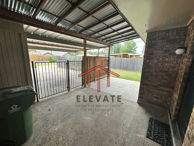 Building Photo - 1305 Lovell Dr