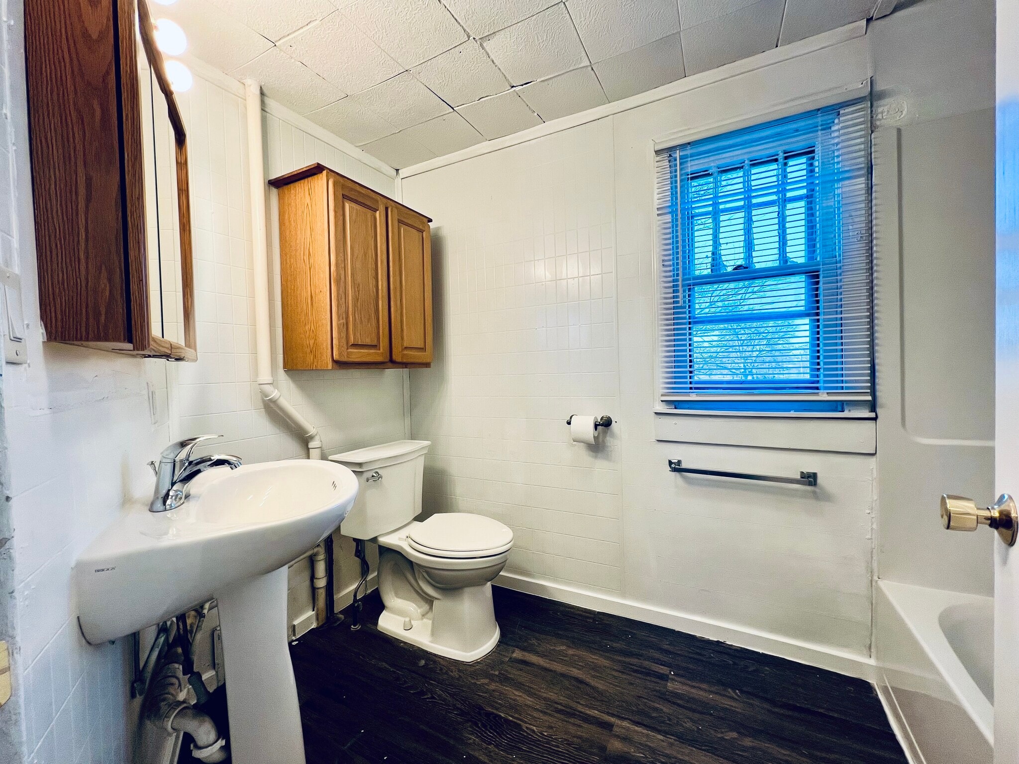 Bathroom - 604 Burton Ave