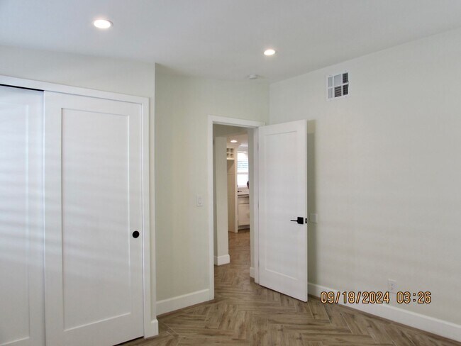 Building Photo - Completely remodeled 2bed/2bath cottage in...