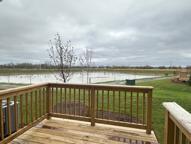 Building Photo - 5949 Hawkweed Dr