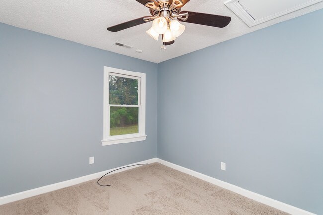 Building Photo - 2113 Tanglewood Rd