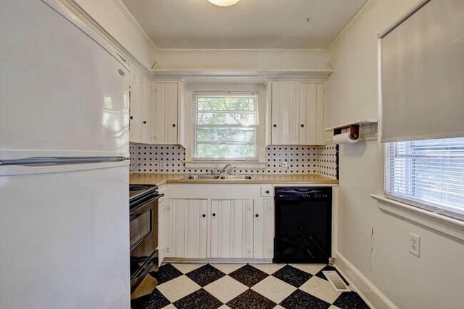 Cottage Style Kitchen - 2702 Chestnut St