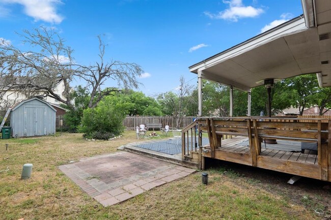 Building Photo - 8200 Edgemoor Pl