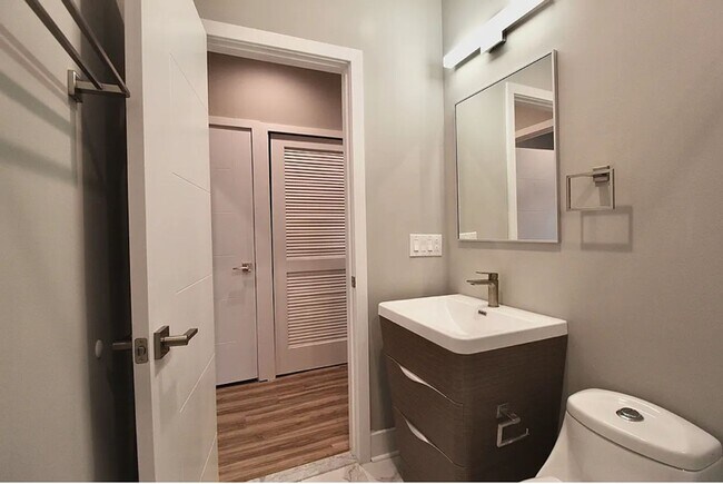 Building Photo - 1642 Cambridge St