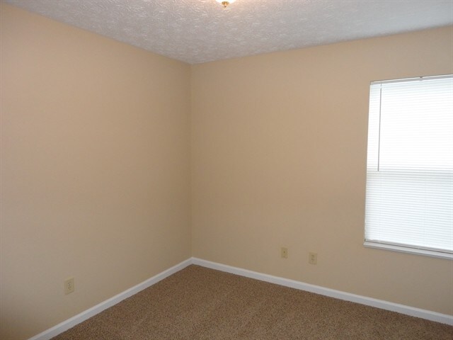 Building Photo - 5232 Lake Manor Dr