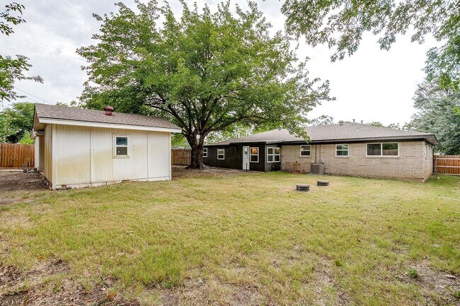 Building Photo - 3812 Linkwood Dr