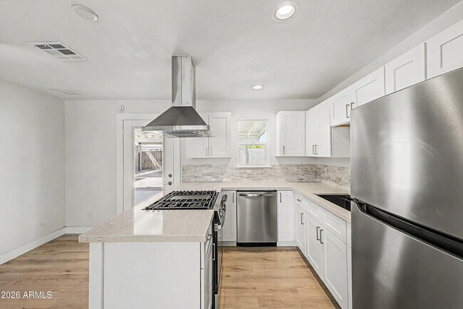 Building Photo - 2526 W Orchid Ln
