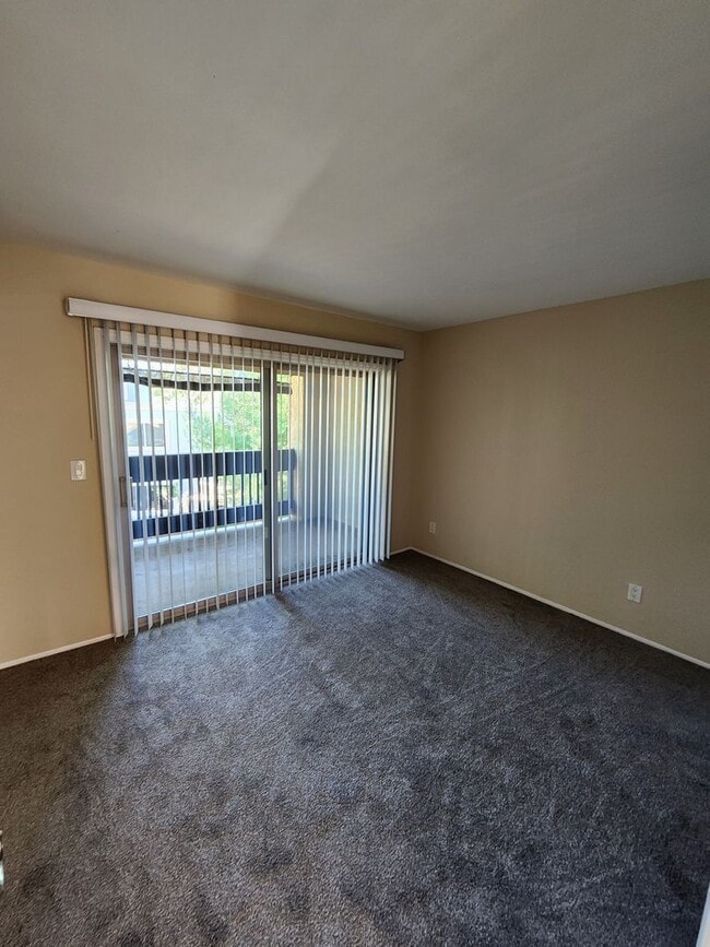 Building Photo - 4 BD/2.5 BA Two Story Townhouse in Timberl...