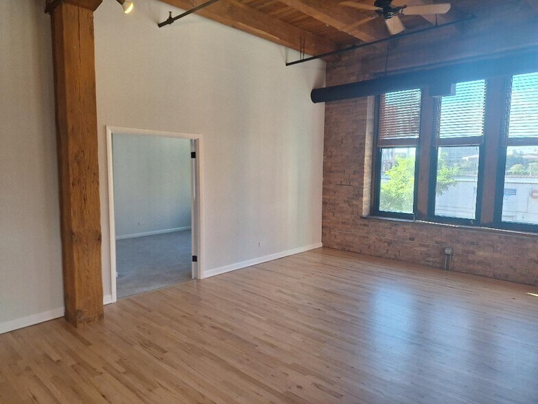 Building Photo - 331 S Peoria St