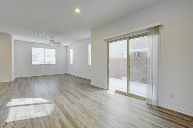 Building Photo - 3045 Historic Horizon Ave