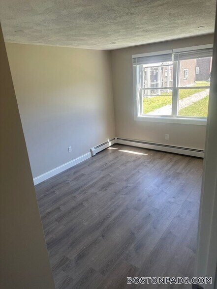 Building Photo - 13 Kenmar Dr