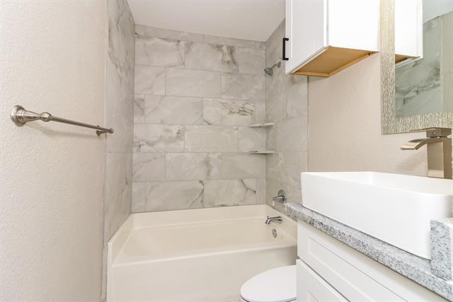 Building Photo - 1708 Joyce St