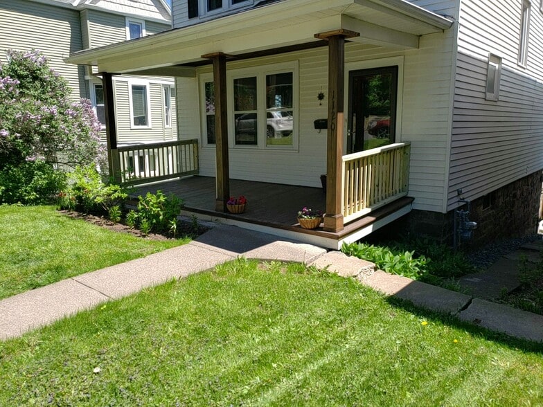 Building Photo - 1120 E 6th St