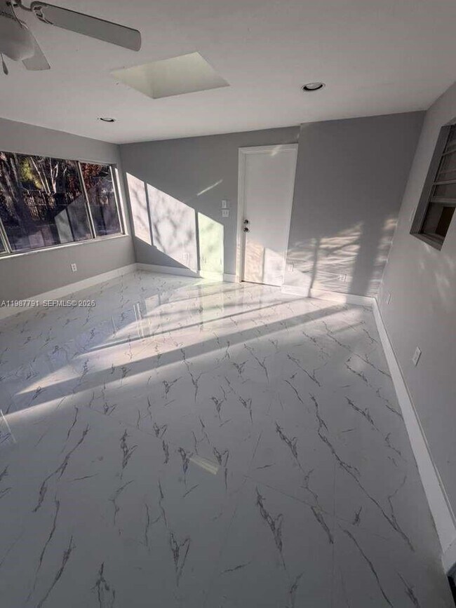 Building Photo - 4030 School Cir