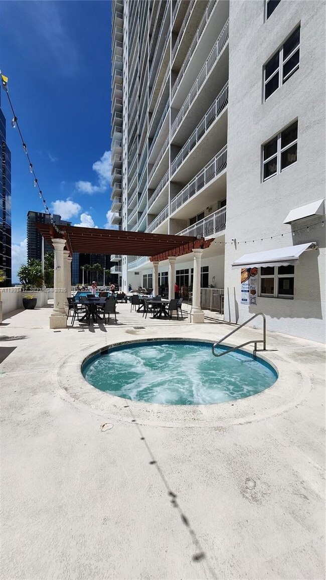 Building Photo - 1200 Brickell Bay Dr