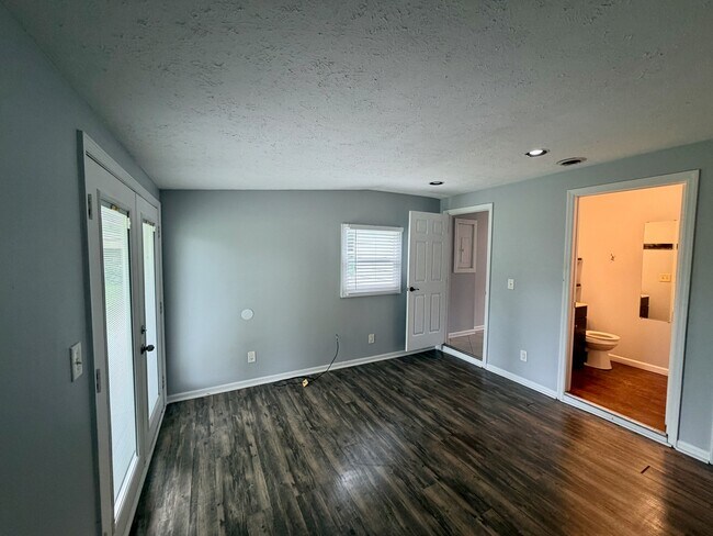 Building Photo - 416 W Wenger Rd
