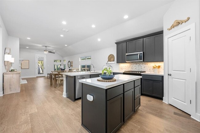 Building Photo - 418 Raleigh Dr