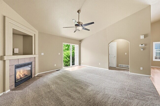 Building Photo - $2,645.95, 4 bed, 4 bath, located in Colorado Springs with a finished basement.
