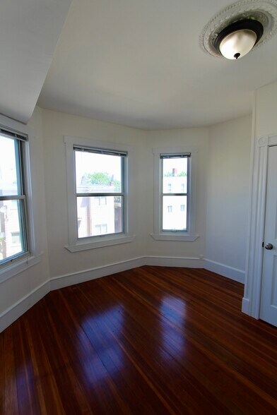 Primary Photo - 299 Lexington St