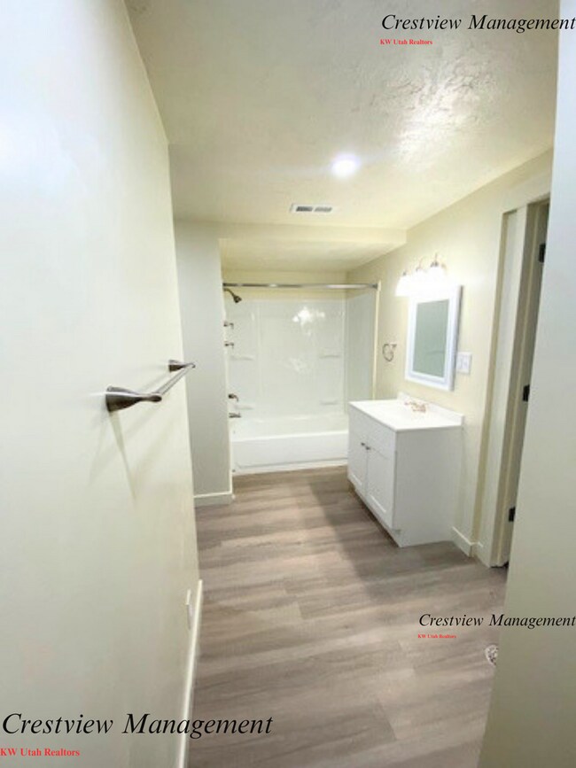 Building Photo - Sunset Duplex
