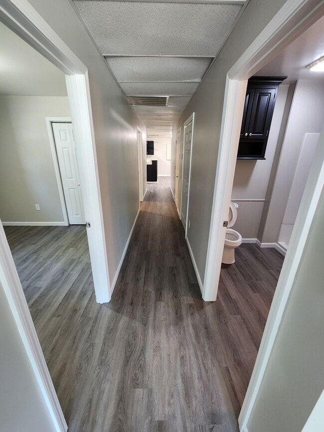 Building Photo - Spacious 3-Bedroom, 1-Bathroom Home AVAILA...