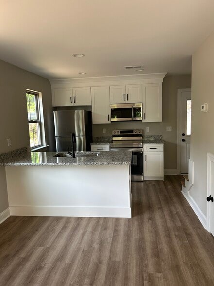 Building Photo - 320 Warrenfells St