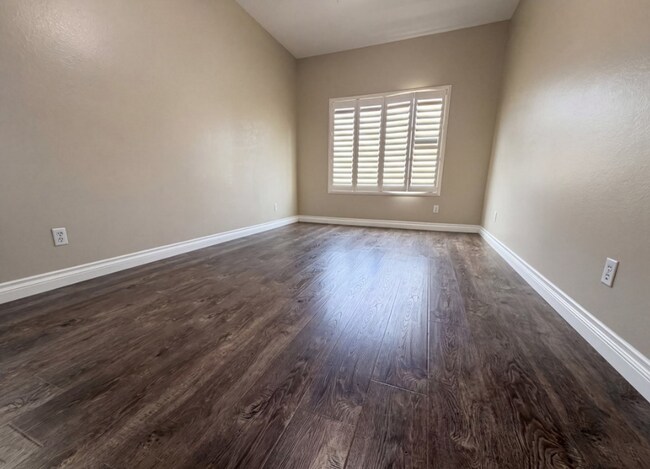 Building Photo - 3630 Vanderbilt Dr