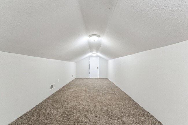 Building Photo - 4 bed, 3 bath home in OKC, OK