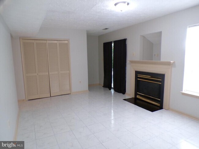 Building Photo - 114 Park Cove Dr