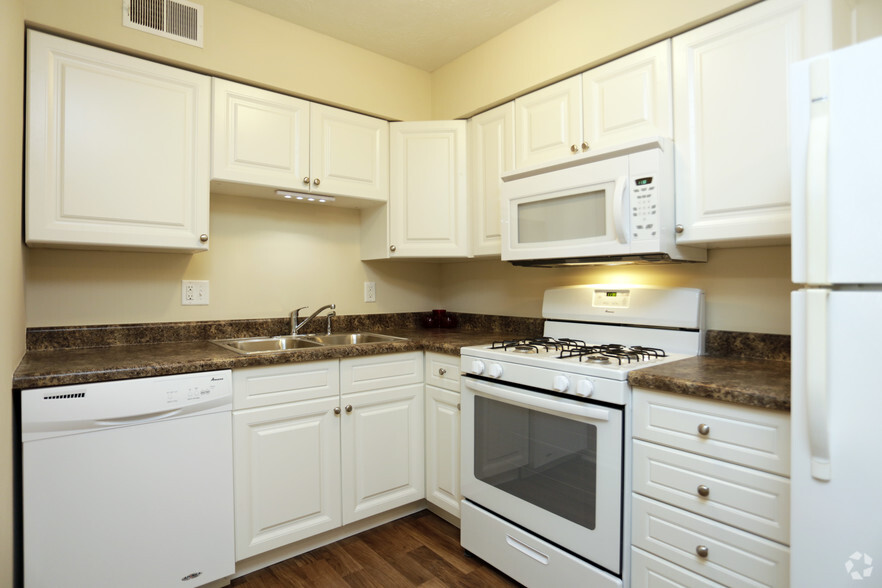 2 BR, 1 BA - Kitchen - Pinecrest Apartments