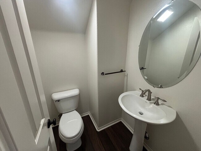 Building Photo - Charming 4-Bedroom Home with Community Ame...