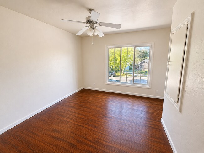 Building Photo - 546 El Camino Ave