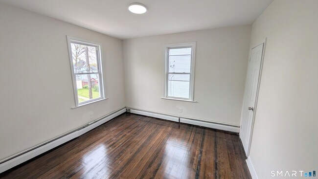 Building Photo - 15 June St