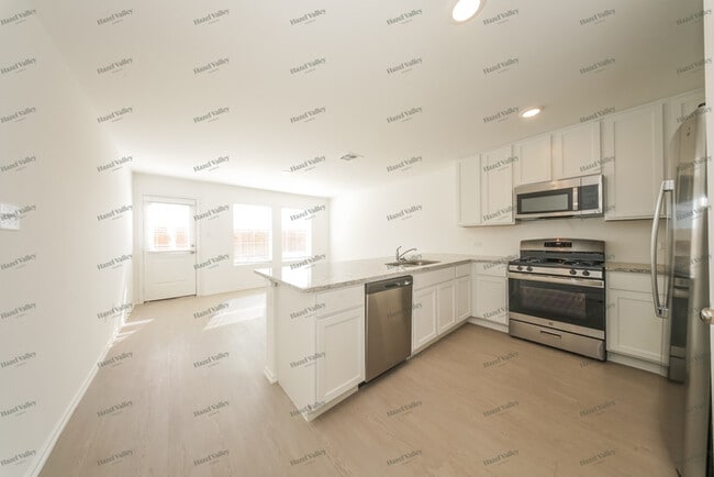 Building Photo - 2000 Wolford Wy