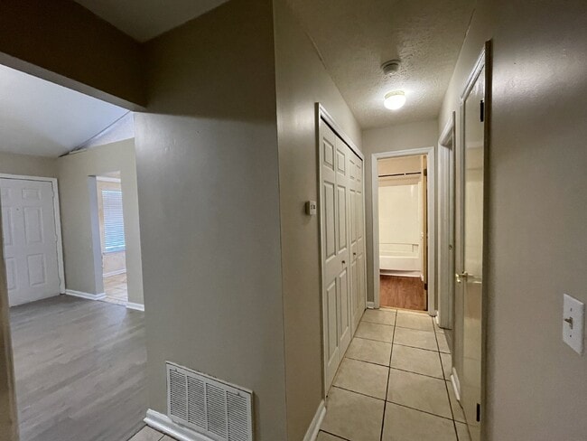 Building Photo - Home For Rent