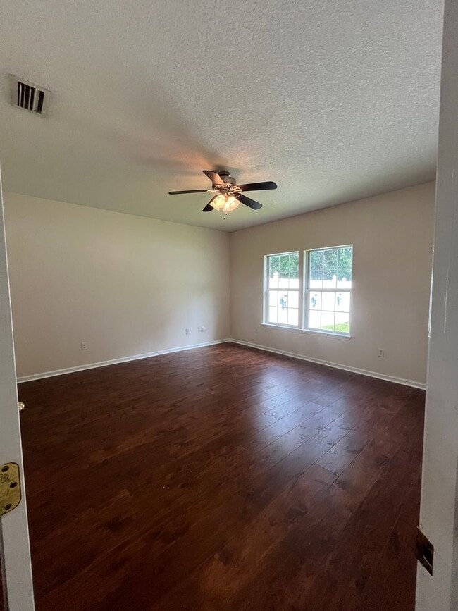 Building Photo - 204 Royal Palms Ave