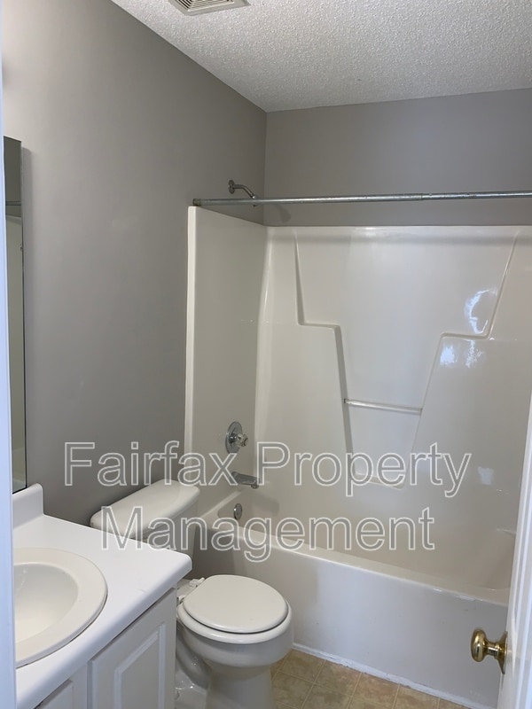Building Photo - 2508 Lilymount Dr