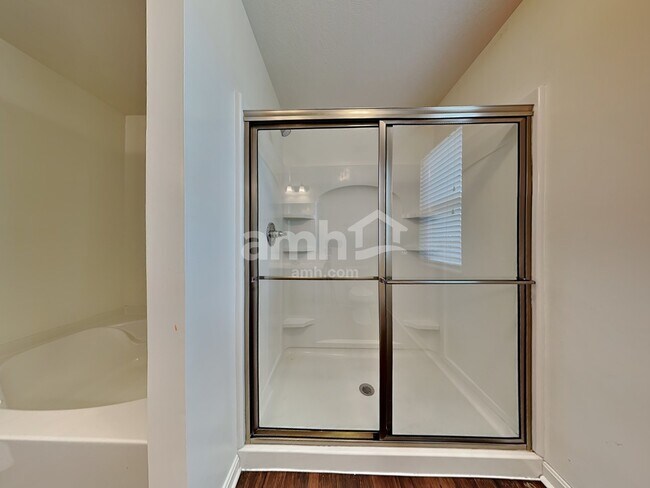 Building Photo - 6718 Waverly Park