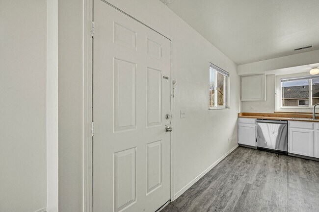 Building Photo - 1051 Mazatlan Cir